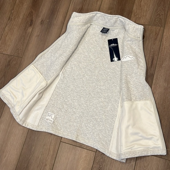 NWT Charles River Apparel Franconia Cream/Gray Quilted Vest Size Medium - Picture 11 of 14